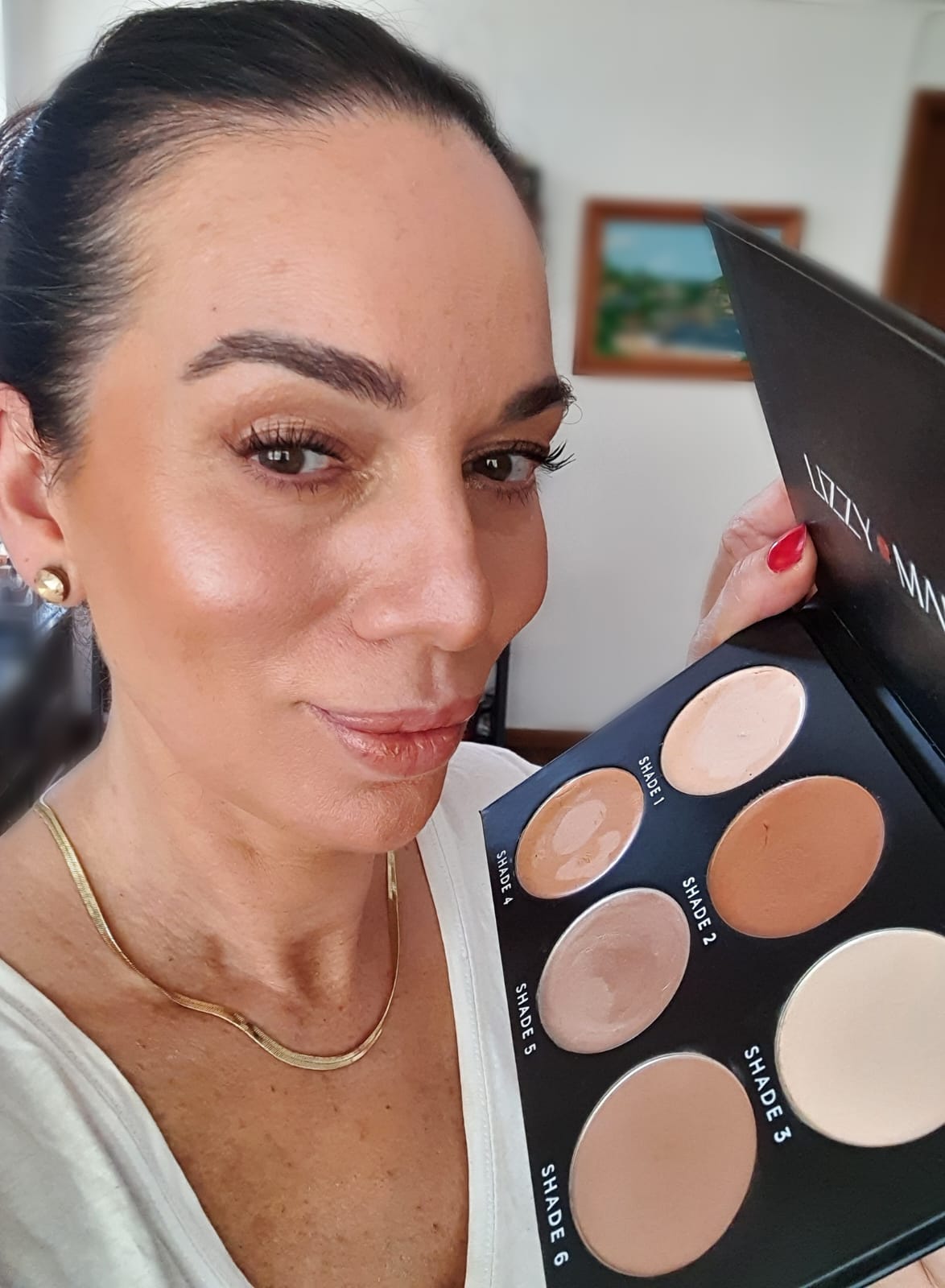 CLASE INDIVIDUAL DE MAQUILLAJE + CONTOURING PALETTE PRO